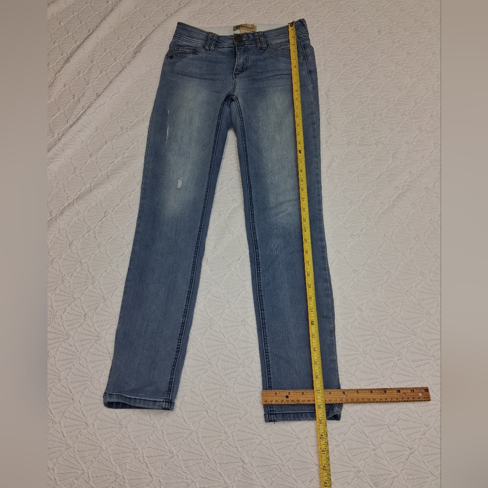 Democracy Light Wash Skinny Jeans with Subtle Distress Size 2 - Picture 11 of 16